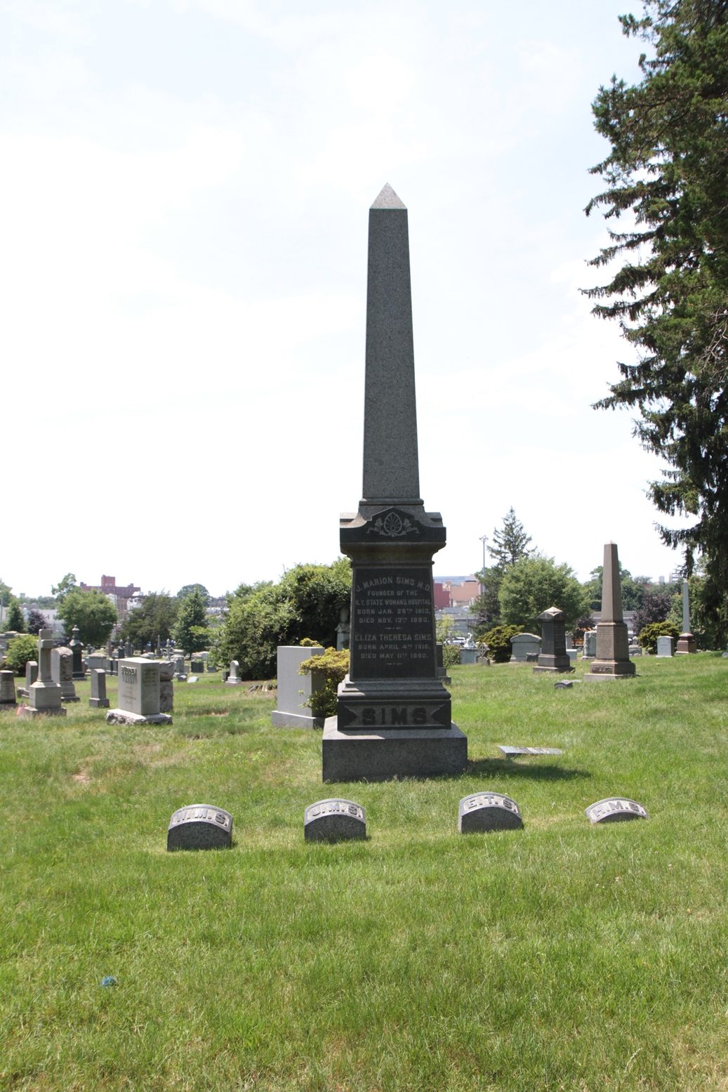 J Marion Sims' tomb, The Green-Wood Ceemetery, Brooklyn NY - 03.JPG